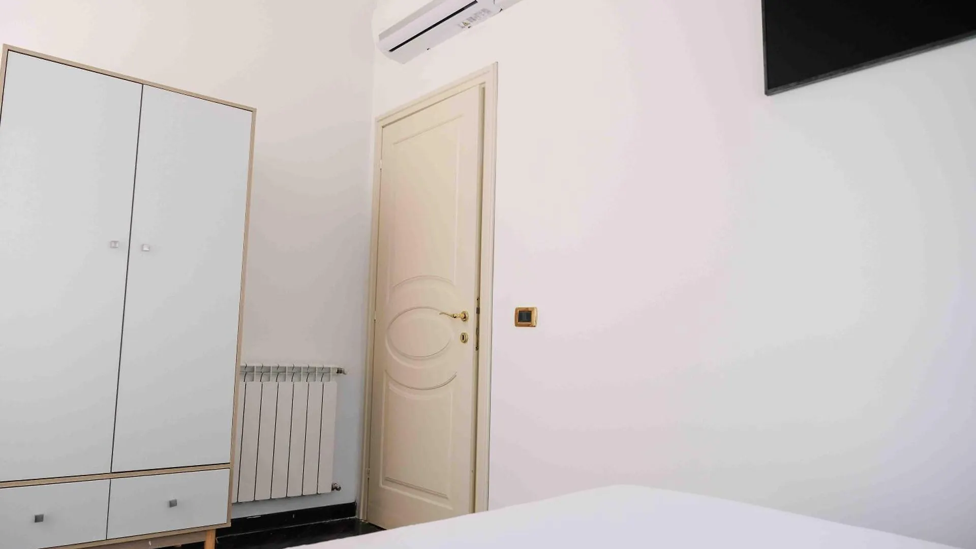 Appartamento Di Pregio Al Centro Palermo 0*,